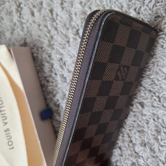 Louis Vuitton Wallet - Picture 14 of 14